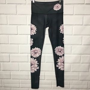 Noli Black Mid Rise Floral Yoga Leggings (XS)